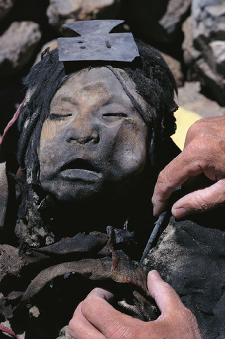 (تصاویر) جسد سالم دختر بعد از 500 سال