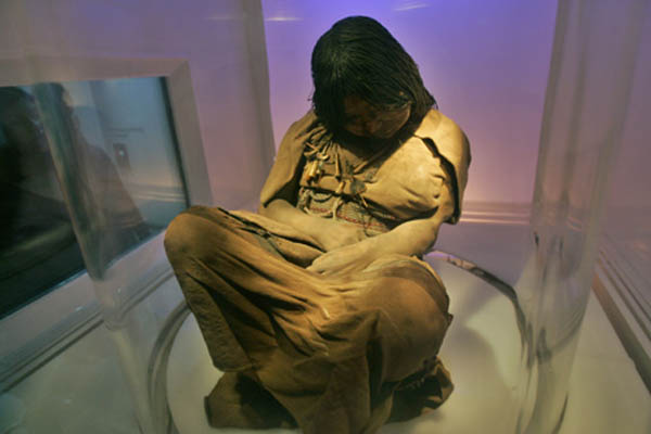 (تصاویر) جسد سالم دختر بعد از 500 سال