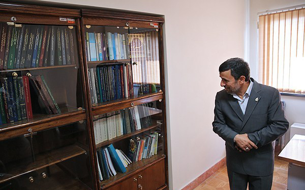 (تصاویر) بازگشت احمدی‌نژاد به دانشگاه