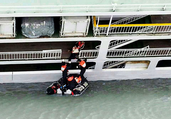 118572 800 غرق شدن کشتی در کره جنوبی با 477 مسافر + تصاویر