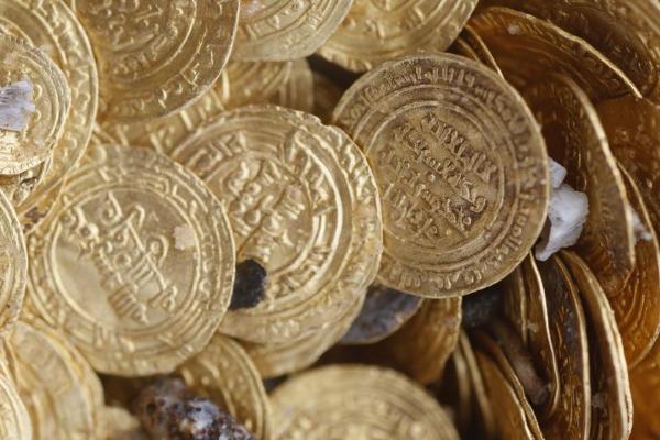(تصاویر) کشف 2 هزار سکه طلا در اسرائیل