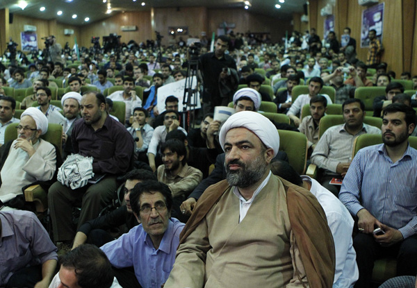 122200 897 همایش بسیجی ها برای اعتراض به حسن روحانی +تصاویر