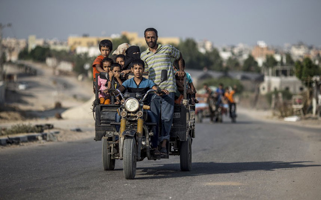 145638 454 بازگشت مردم غزه به خانه های خراب شده (تصاویر)