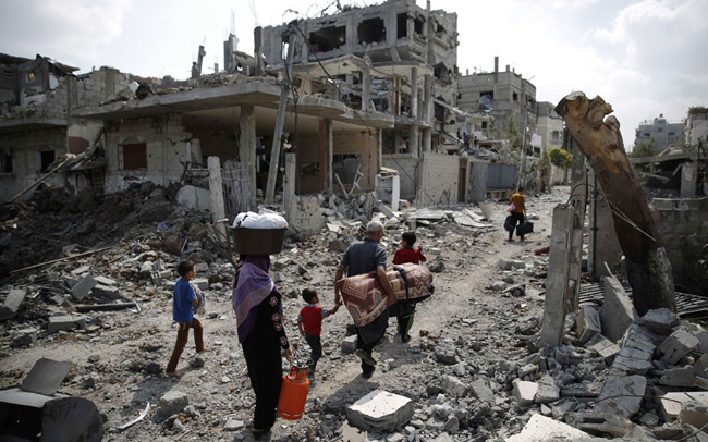 145639 175 بازگشت مردم غزه به خانه های خراب شده (تصاویر)