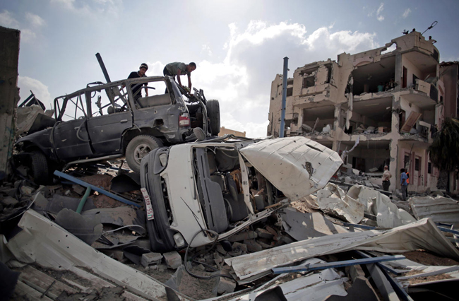 145651 341 بازگشت مردم غزه به خانه های خراب شده (تصاویر)
