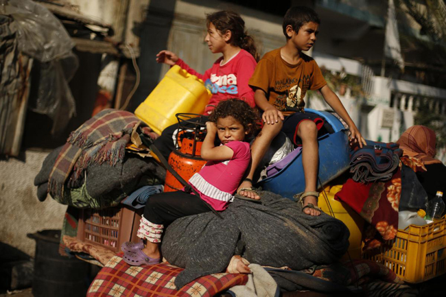 145654 123 بازگشت مردم غزه به خانه های خراب شده (تصاویر)