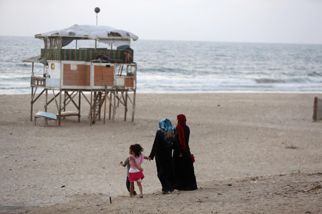 145655 146 بازگشت مردم غزه به خانه های خراب شده (تصاویر)