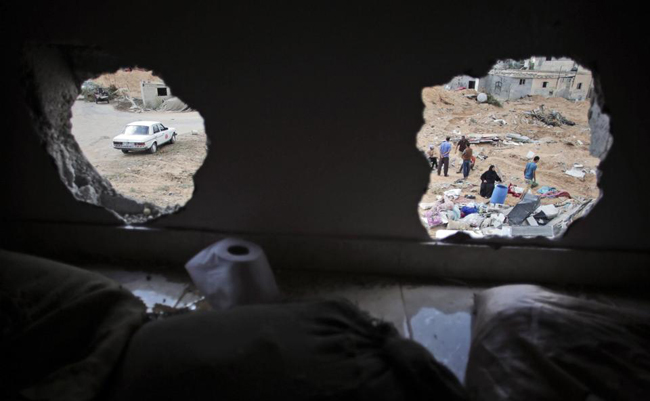 145664 304 بازگشت مردم غزه به خانه های خراب شده (تصاویر)