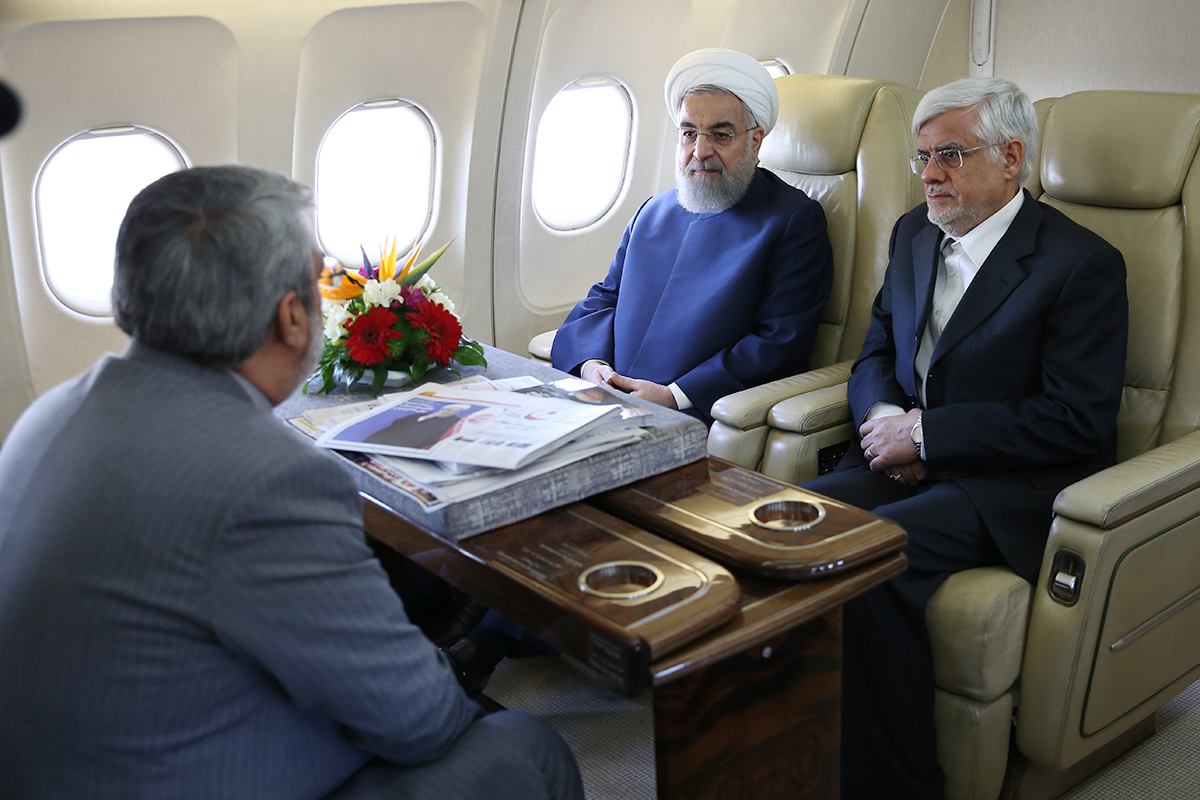 (تصویر) روحانی با عارف به یزد رفت