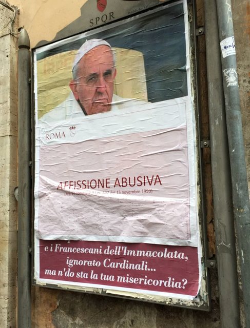(عکس) نصب پوسترهای ضد پاپ در رم