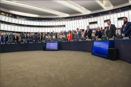 (عکس) سکوت پارلمان اروپا به احترام قربانیان حادثه تهران