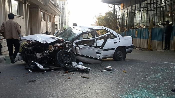 (تصاویر) تصادف شدید راننده زن با درخت در ولنجک