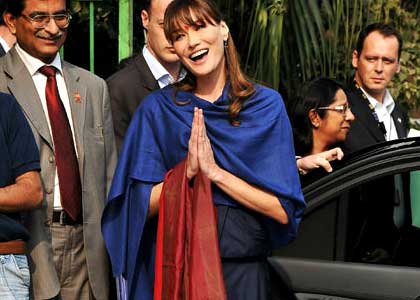 حمایت همسر رئیس‌جمهور فرانسه به سبک هندی