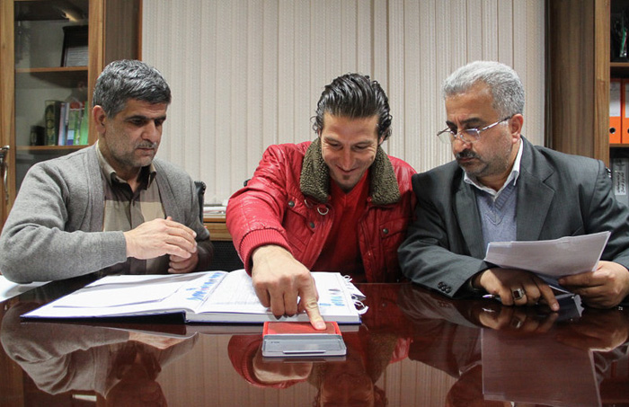 (تصاویر) امضای قرارداد آندو با تراکتور