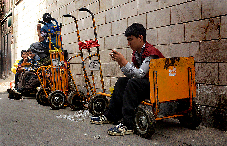 (تصاویر) کودکان کار و خیابان در رویای مدرسه