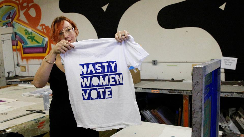 فروش تیشرت های «زن کثیف» در آمریکا در واکنش به دونالد ترامپ