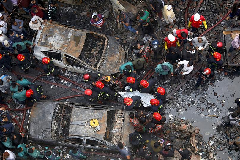 (تصاویر) ۷۰ کشته در اتش سوطی هولناک بنگلادش