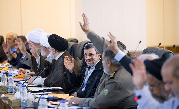 احمدی‌نژاد از شوک خارج شد