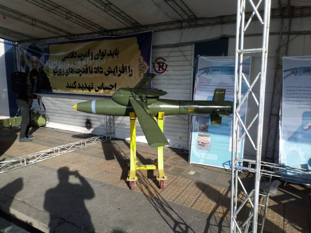 (تصاویر) موشک‌های نقطه‌زن و بمب‌های هوشمند در خیابان‌های تهران