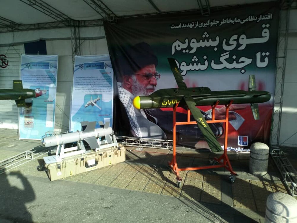 (تصاویر) موشک‌های نقطه‌زن و بمب‌های هوشمند در خیابان‌های تهران