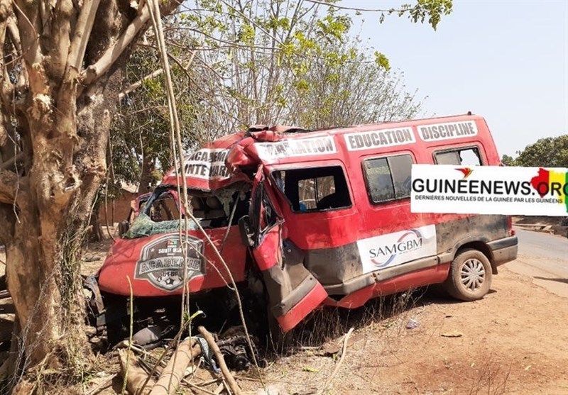 (عکس) مرگ هشت فوتبالیست گینه‌ای در حادثه واژگونی مینی‌بوس