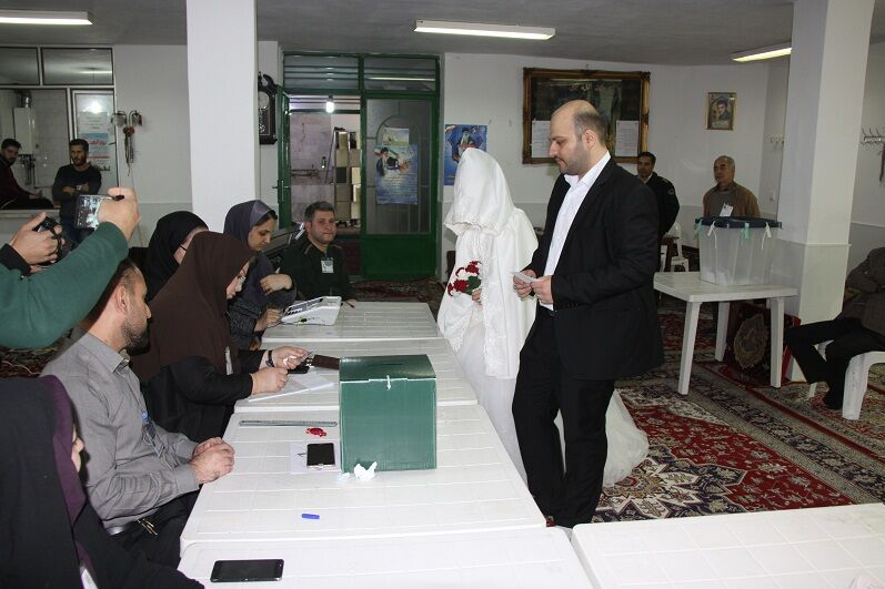 (تصویر) حضور عروس و دامادها در انتخابات