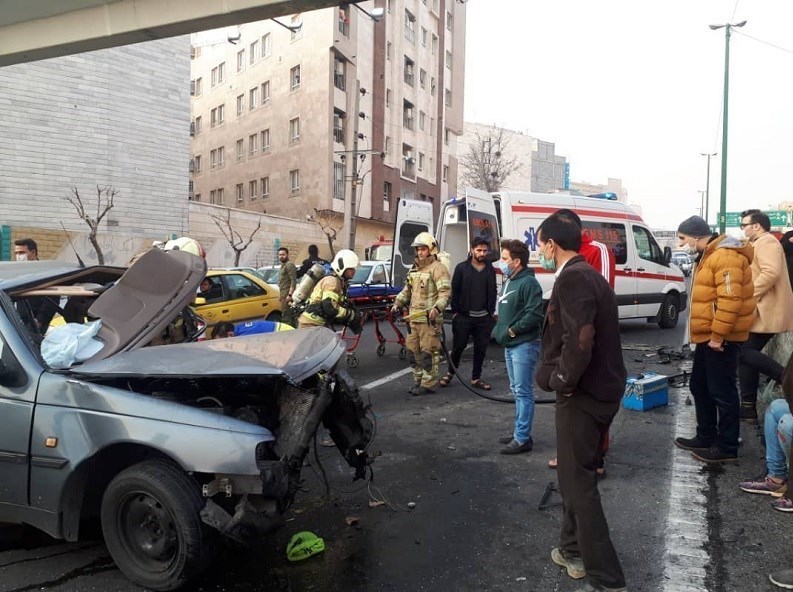 (تصاویر) تصادف خونین دو خودرو در بزرگراه یادگار امام