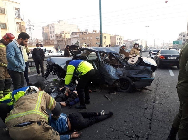(تصاویر) تصادف خونین دو خودرو در بزرگراه یادگار امام