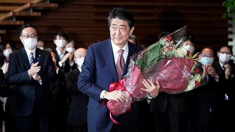 شینزو آبه به خاطر یک مهمانی از مردم ژاپن عذرخواهی کرد