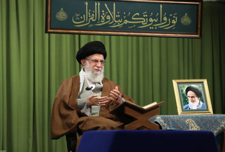 رهبر انقلاب: نترسیدن از دشمن از دستور‌های مهم قرآن است