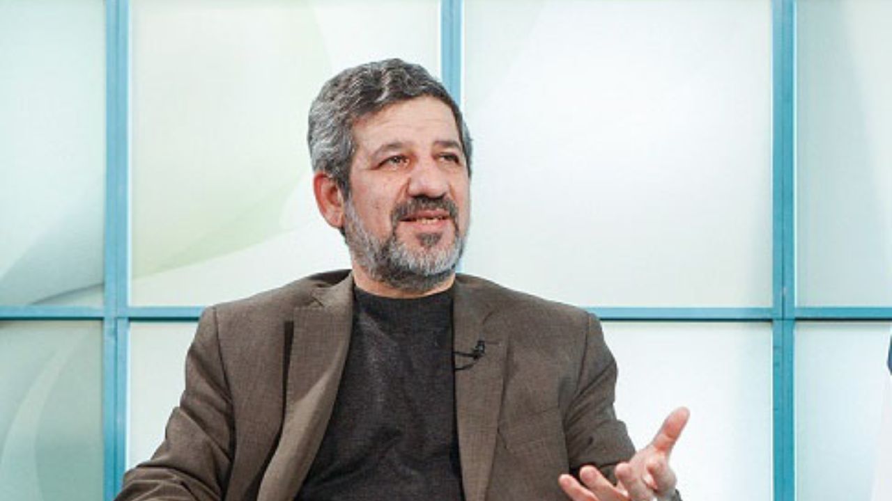 صادق زیباکلام: احمدی نژاد ۱۰۰ برای ۱۴۰۰ می‌آید/ تندرو‌ها برای تائید صلاحیت او شورای نگهبان را تحت فشار می‌گذرانند