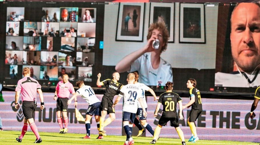 (عکس) ازسرگیری لیگ فوتبال دانمارک با حضور آنلاین هواداران!