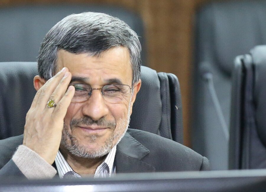 احمدی‌نژاد به هر دری می‌زند با رهبری ملاقات کند!