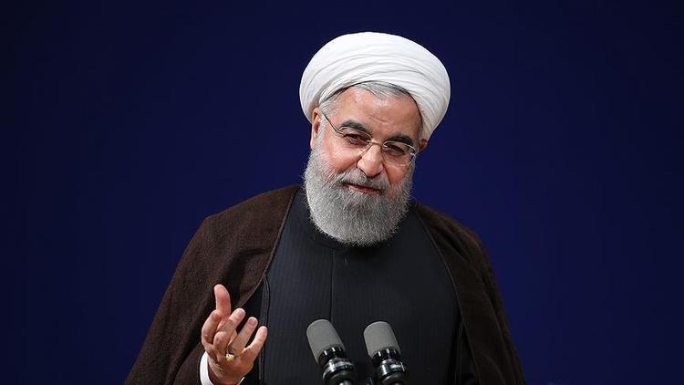 روحانی: بورس را محکم نگه می‌داریم