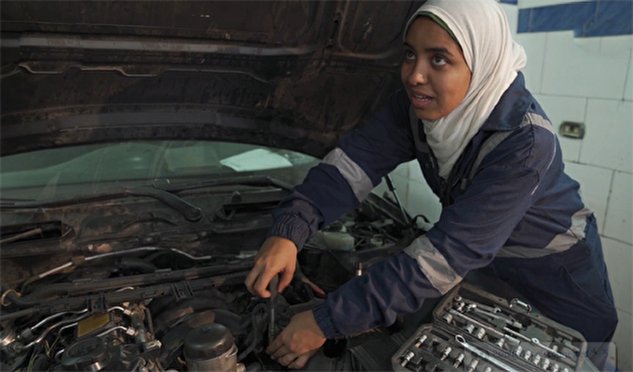 (ویدئو) نخستین مربی مکانیک زن در مصر