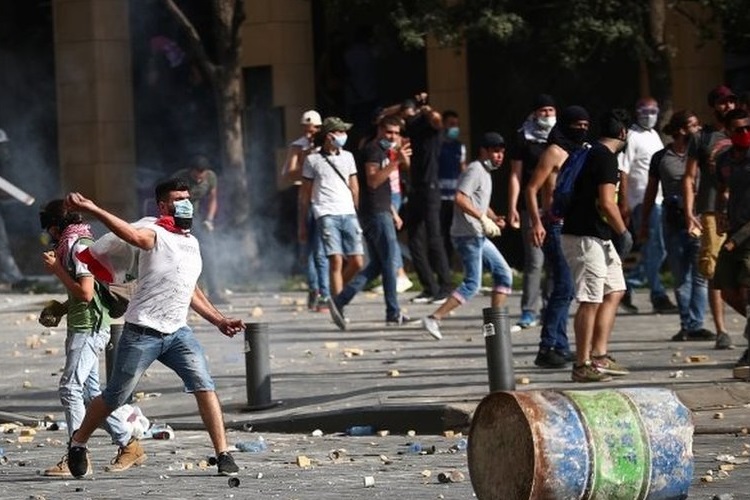 چهار وزارتخانه لبنان به اشغال معترضین درآمد