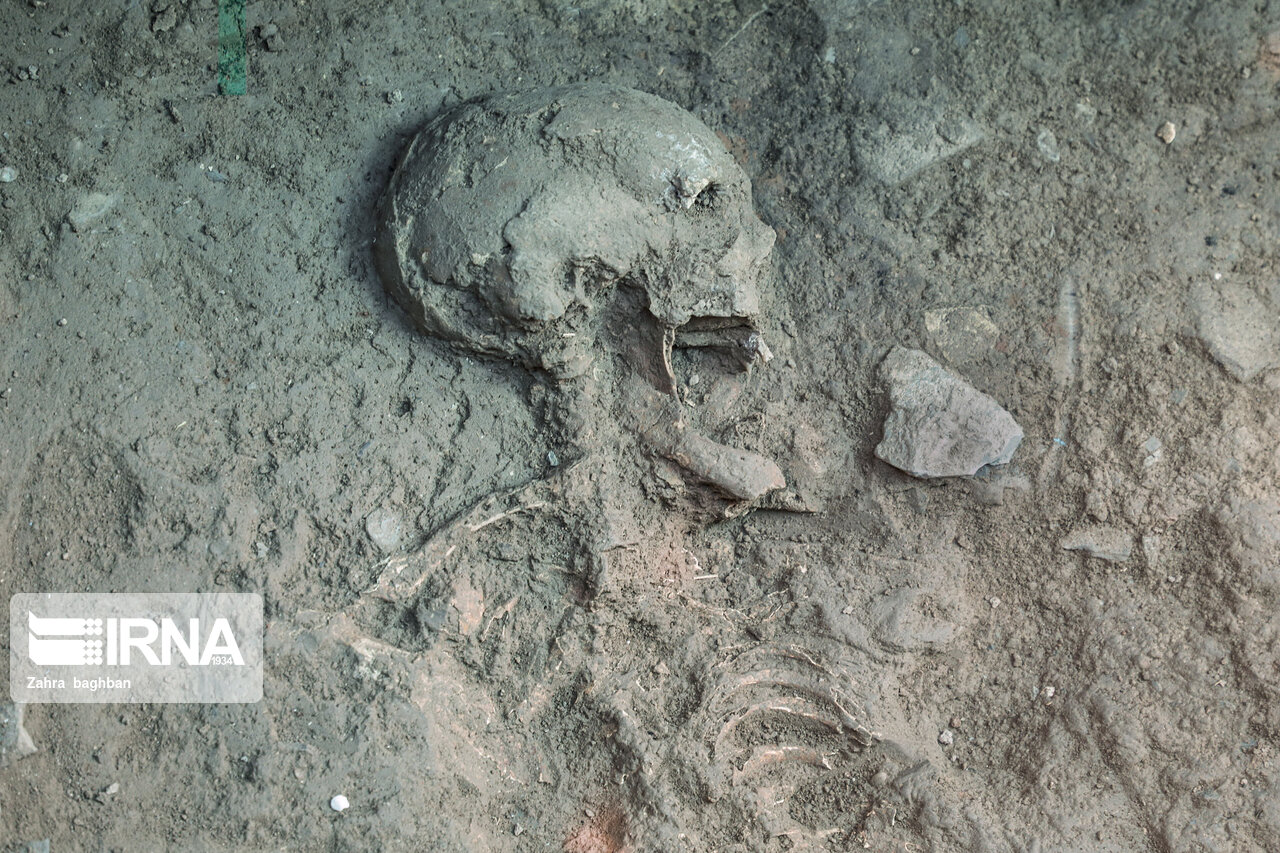 کشف اسکلت ۲۰۰۰ ساله بانوی اشکانی در تپه اشرف اصفهان