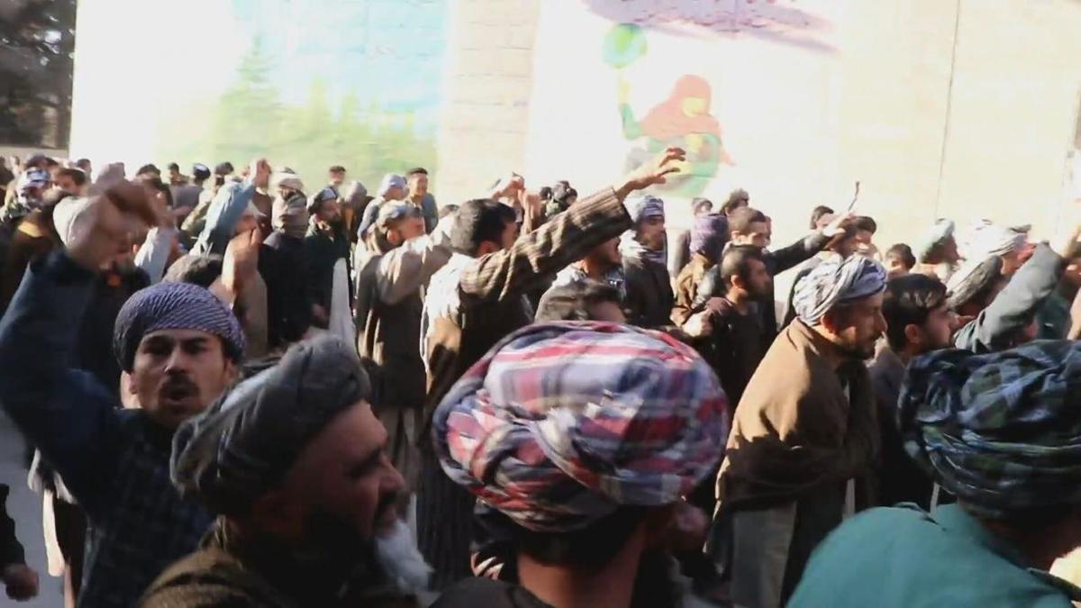 (ویدئو) جنجال بازداشت فرمانده ازبک‌تبار طالبان