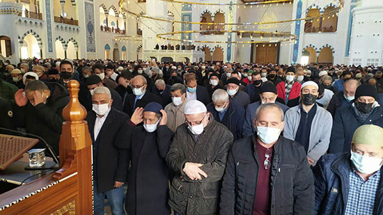 حضور احمدی‌نژاد در نمازجمعه استانبول