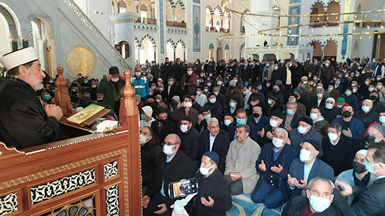 حضور احمدی‌نژاد در نمازجمعه استانبول