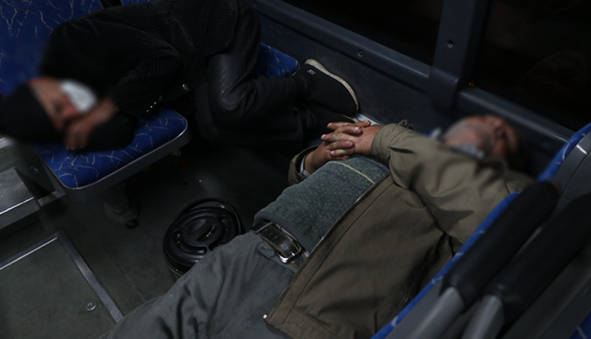 Ост сны. The child Falls asleep on the Bus. Shacman Sleep Bus. Sleeping on the Bus.