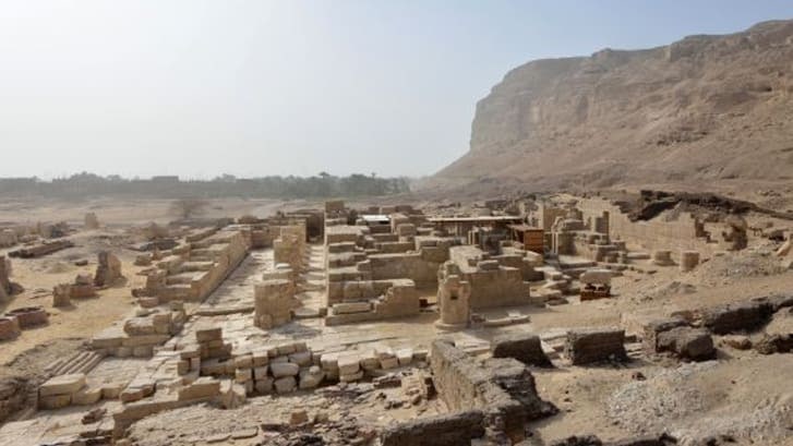 کشف تنبیه دانش آموزان شیطان بر روی قطعات سفال باستانی مصر