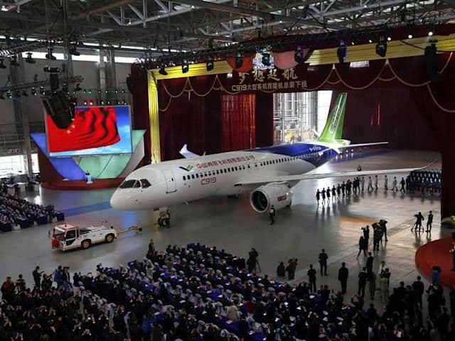 با اولین هواپیمای مسافربری بزرگ چینی آشنا شوید/ چین با این هواپیما با بوئینگ و ایرباس رقابت خواهد کرد