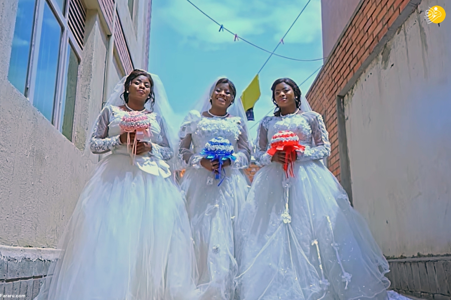 (تصاویر) جشن ازدواج یک مرد با خواهران سه قلو!
