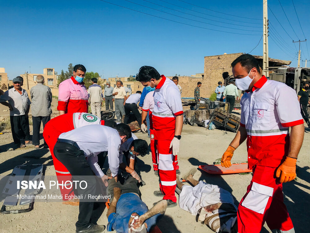 (تصاویر) واژگونی اتوبوس؛ پنج سرباز معلم جان باختند 3