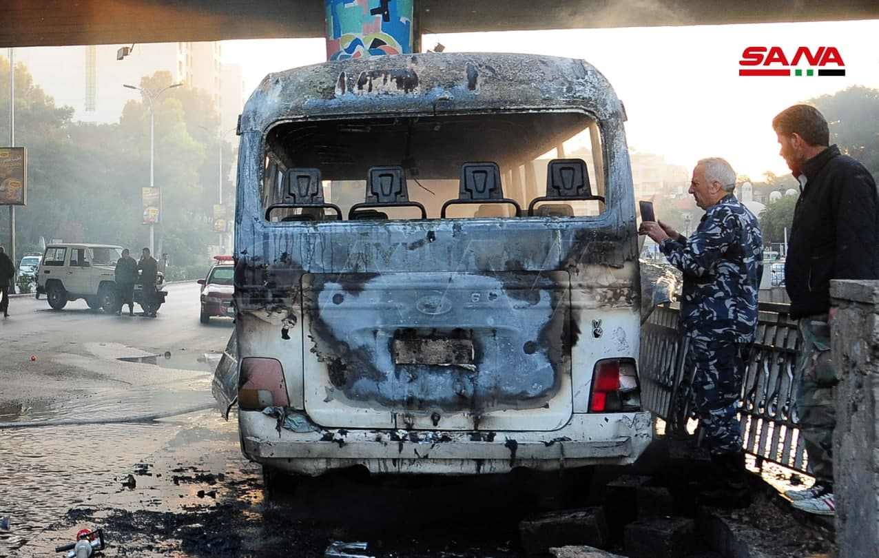 (تصاویر) انفجار مرگبار در مسیر یک اتوبوس نظامی در سوریه