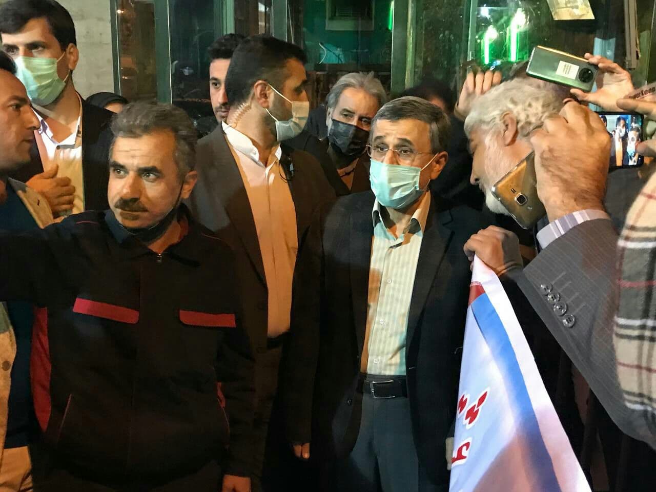 (تصاویر) جشن تولد محمود احمدی‌نژاد در محله نارمک!