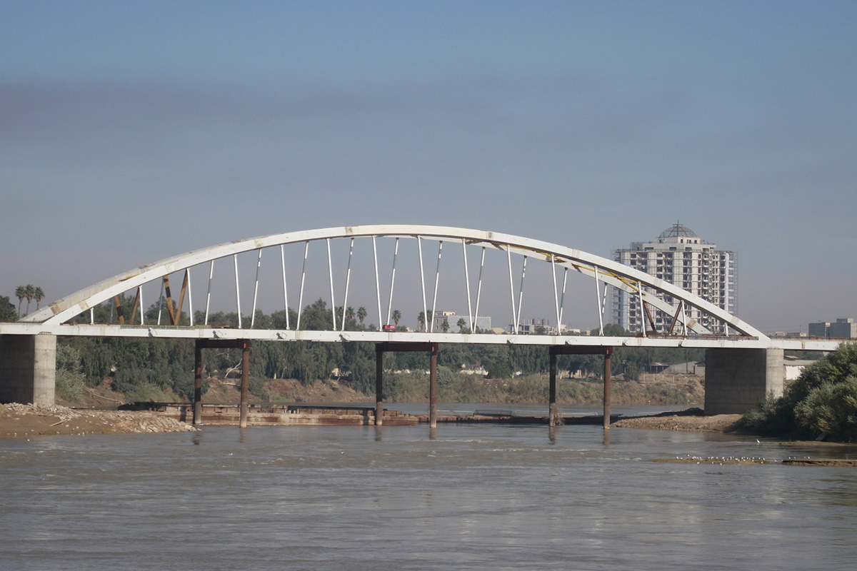 دزد‌ها قطعات پل روی رودخانه کارون را بُردند