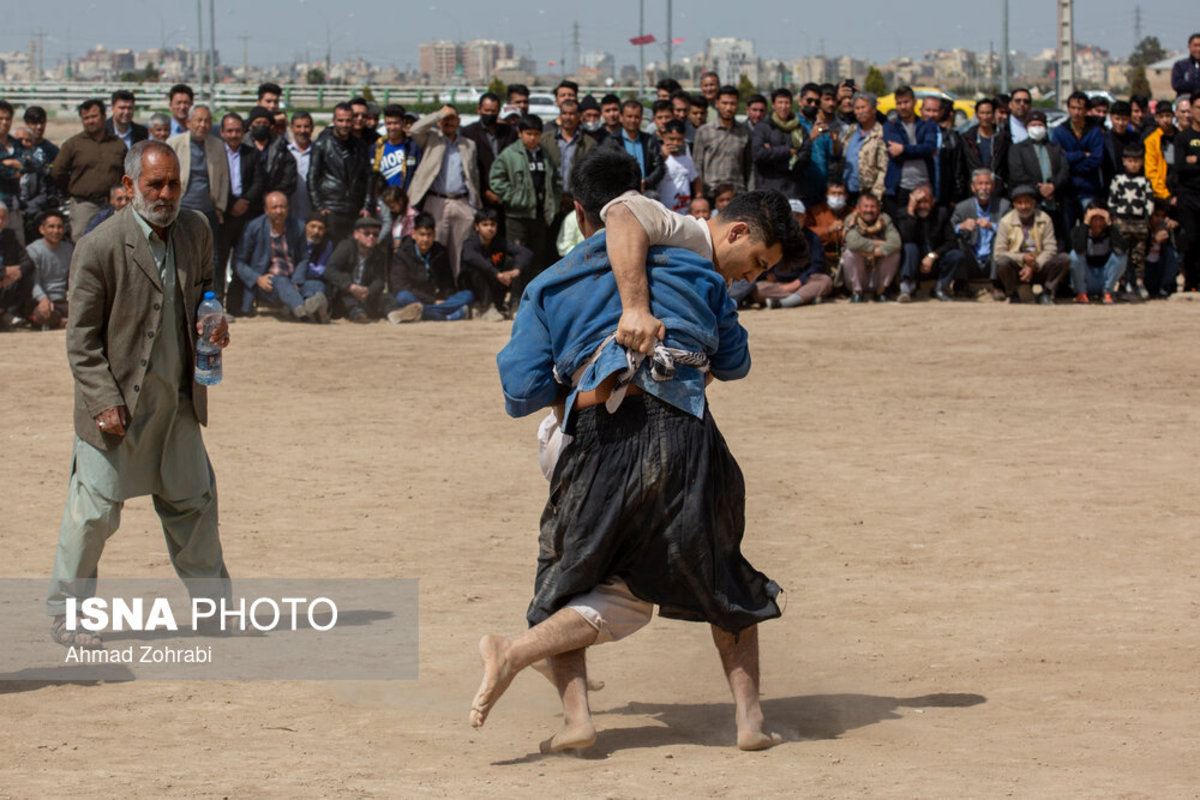 (تصاویر) مسابقات کشتی سنتی افغانستانی‌های مقیم ایران