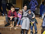 (ویدئو) دیدار آنجلینا جولی با کودکان جنگ‌زده اوکراین
